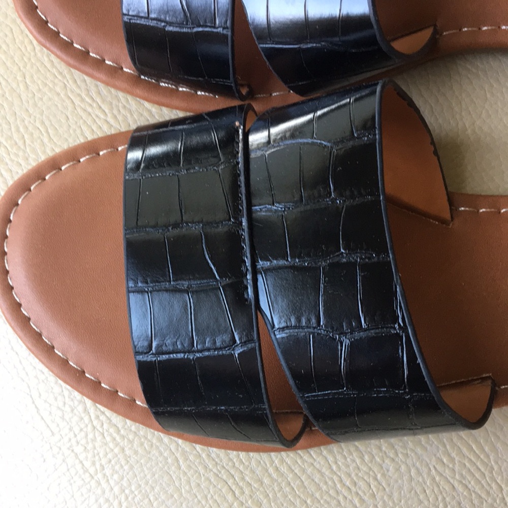 Black faux alligator slides - Picture 2 of 5